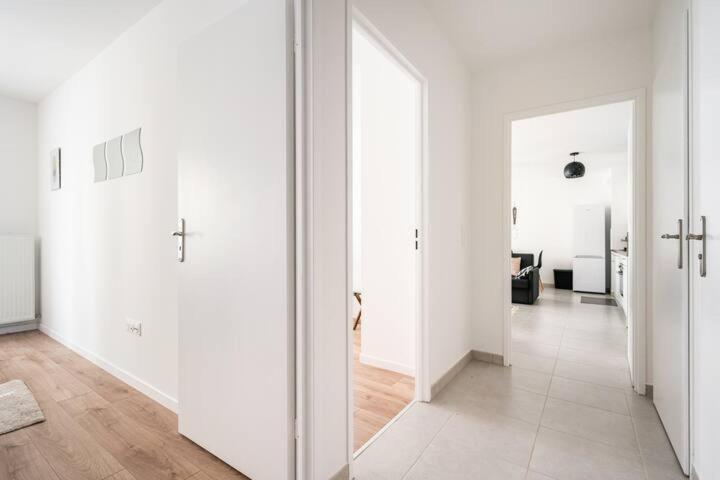 שסי Home-Like Apartment Near Disneyland מראה חיצוני תמונה