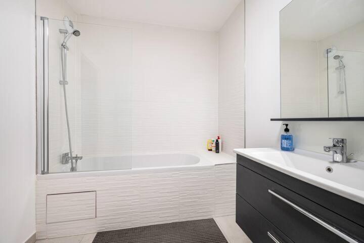 שסי Home-Like Apartment Near Disneyland מראה חיצוני תמונה