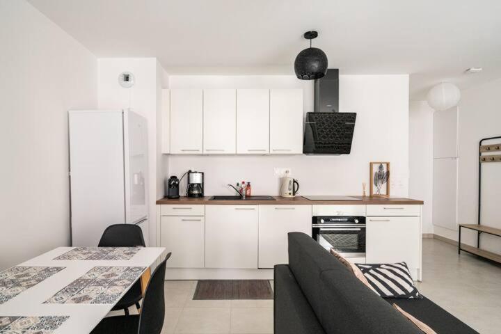 שסי Home-Like Apartment Near Disneyland מראה חיצוני תמונה